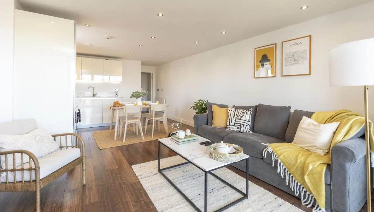 Modern Luxe Apt Just 10 Mins From Tower Bridge! Easy Access To Tube And Bus London