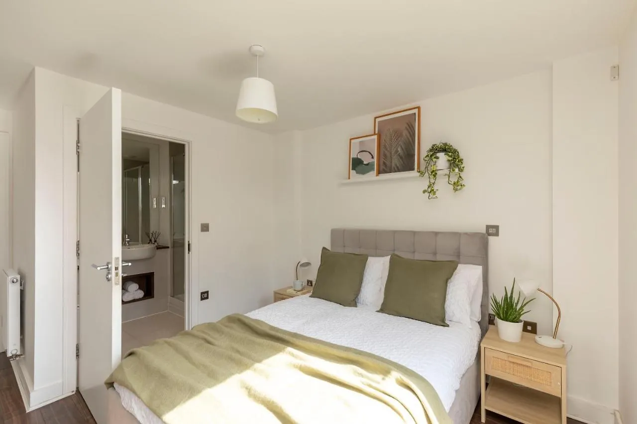Modern Luxe Apt Just 10 Mins From Tower Bridge! Easy Access To Tube And Bus London United Kingdom