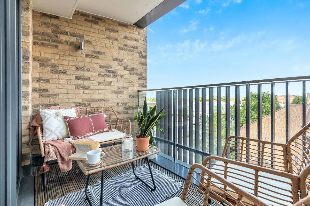 Modern Luxe Apt Just 10 Mins From Tower Bridge! Easy Access To Tube And Bus Londyn