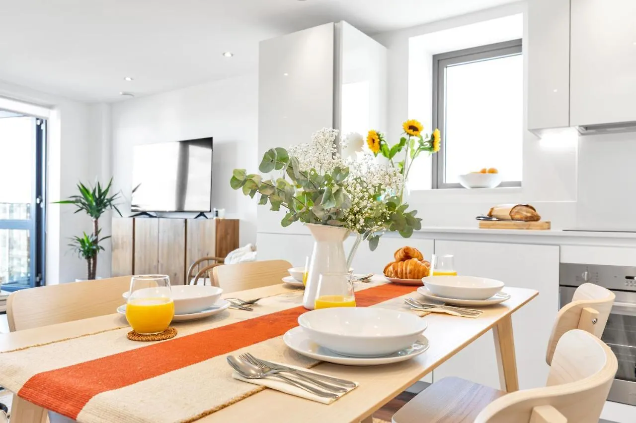 Modern Luxe Apt Just 10 Mins From Tower Bridge! Easy Access To Tube And Bus Londyn