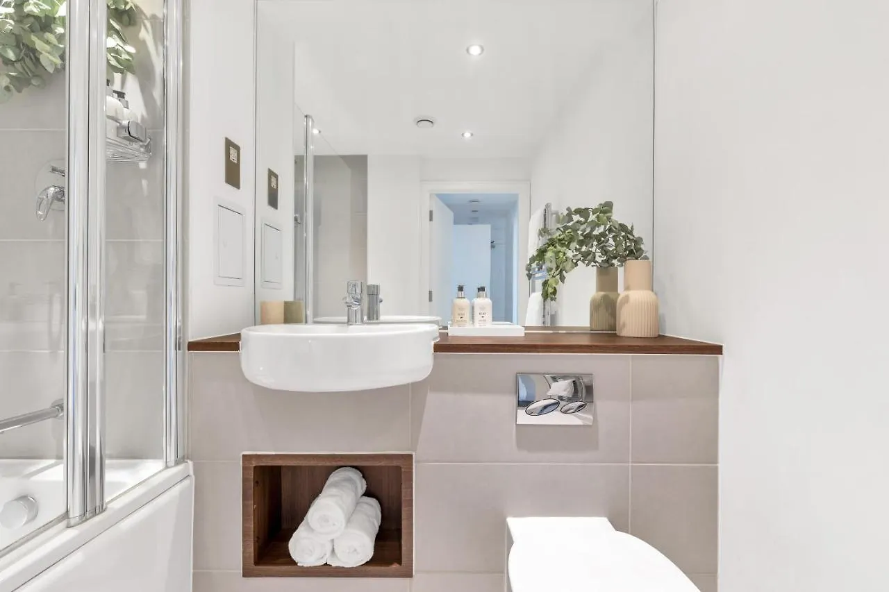 Modern Luxe Apt Just 10 Mins From Tower Bridge! Easy Access To Tube And Bus London United Kingdom
