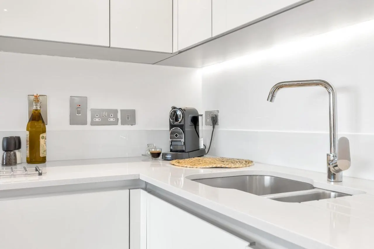Apartment Modern Luxe Apt Just 10 Mins From Tower Bridge! Easy Access To Tube And Bus London United Kingdom